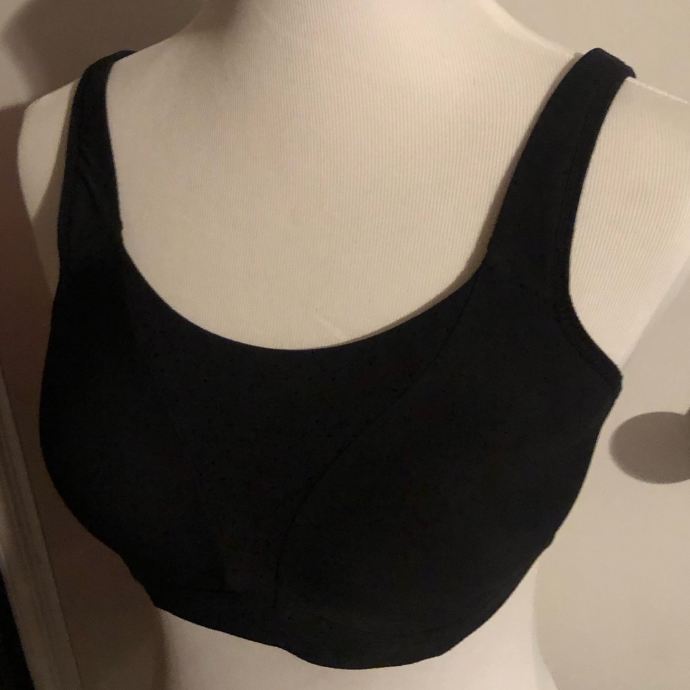 Lululemon Sports Bra/C36. Great Condition